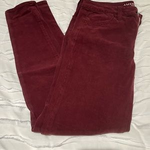 American Eagle super stretch jegging in red. Size 8